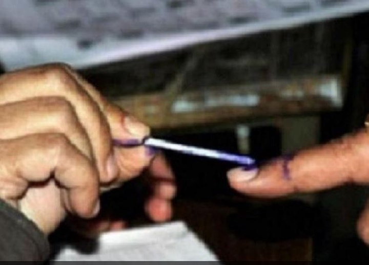 Voting begins in Karnataka bypolls Voting begins in Karnataka bypolls