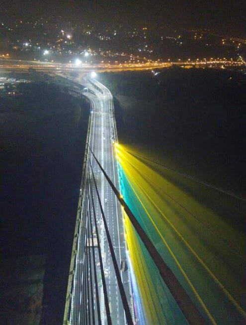Delhiites will be able to enjoy a panoramic view of the city from the top of the bridge, where they will be taken in four elevators with a total capacity of carrying 50 people.(Twitter/Manish Sisodia)
