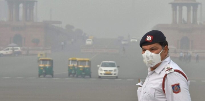 Delhi struggles with severe pollution ahead of Diwali, air quality continues to be at 'hazardous' level Delhi engulfed by smog ahead of Diwali, air quality continues to be at 'hazardous' level