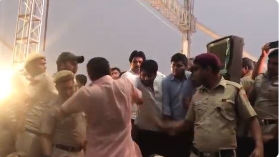 Delhi AAP MLA Amanatullah Khan 'pushes' Manoj Tiwari during Signature Bridge event Watch: AAP MLA 'pushes' Delhi BJP chief Manoj Tiwari during Signature Bridge event