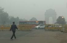 Thick smog envelops Delhi as air quality deteriorates to 'hazardous' level