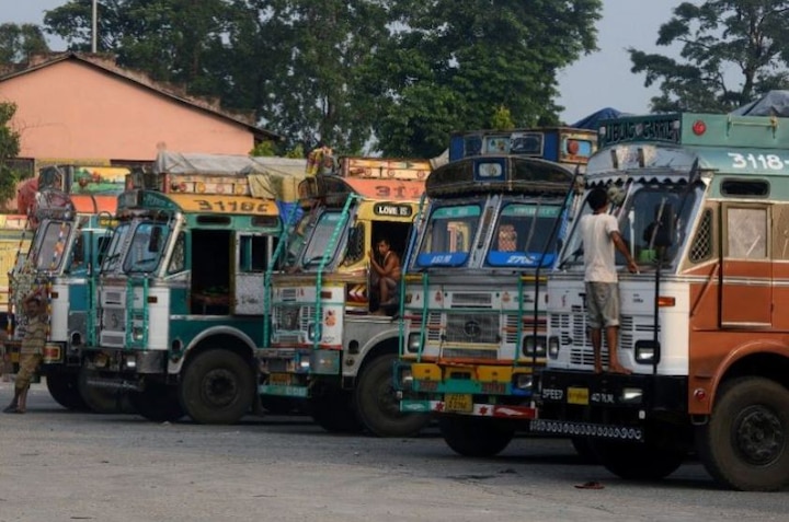Air Pollution Alert! Trucks barred from entering Delhi during November 8-10 Air Pollution Alert! Trucks barred from entering Delhi during November 8-10