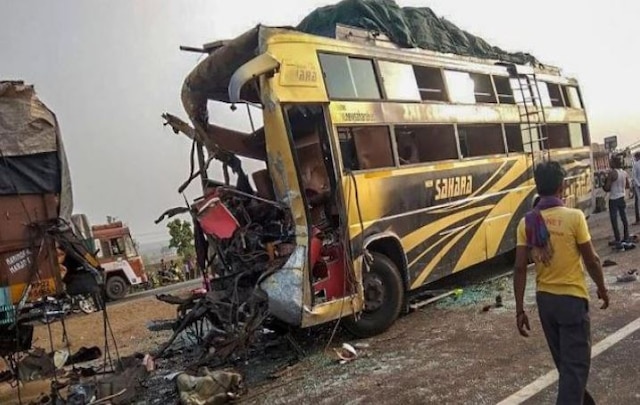 UP: 45 people going for Chhath Puja injured as tourist bus meets accident on Agra-Lucknow Expressway UP: 45 injured as tourist bus meets accident on Agra-Lucknow expressway