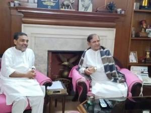 Amid crisis with JDU, Kushwaha meets Sharad Yadav; says 'Nitish cannot cause damage to me