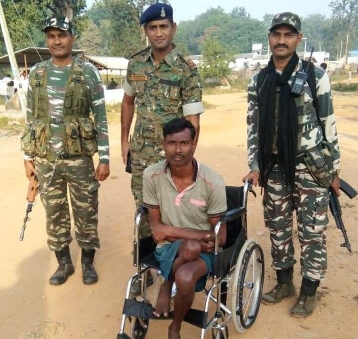Chhattisgarh Assembly elections 2018: The CRPF personnel stood as the valour of 'Peacekeepers Of The Nation' on the elction day and empowered the voters. (Twitter)