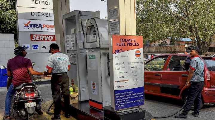 Petrol, diesel prices down for 4 consecutive week; Check revised rates in top cities Petrol, diesel prices down for 4 consecutive week; Check revised rates in top cities