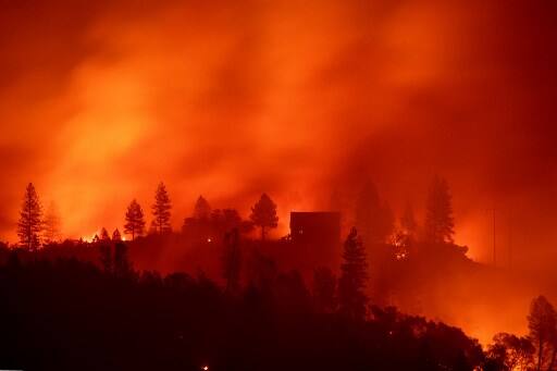At least 42 people have been reported dead in California’s deadliest wildfire that turned the Northern California town of Paradise into an inferno. In the picture, flames from the ‘Camp fire’ (in the foothills of the Sierra Nevada mountains north of Sacramento) burn near a home atop a ridge near Big Bend, California. – (Photo by Josh Edelson / AFP)