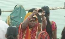Chhath Puja 2018 pictures: Four-day festival concludes as devotees pay obeisance to rising sun