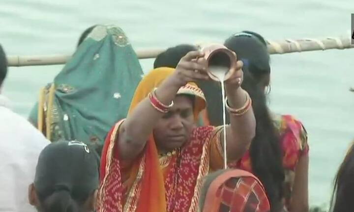 The four-day-long festival of Chhath Puja concluded on Wednesday with thousands of fasting devotees paying obeisance to the rising sun (the morning Arghya). /Image ANI
