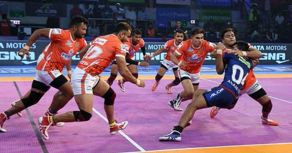 Pro Kabaddi League 2018: Telugu Titans hammer Puneri Paltan 28-25 in inter-zone face-off Pro Kabaddi League 2018: Telugu Titans hammer Puneri Paltan 28-25 in inter-zone face-off