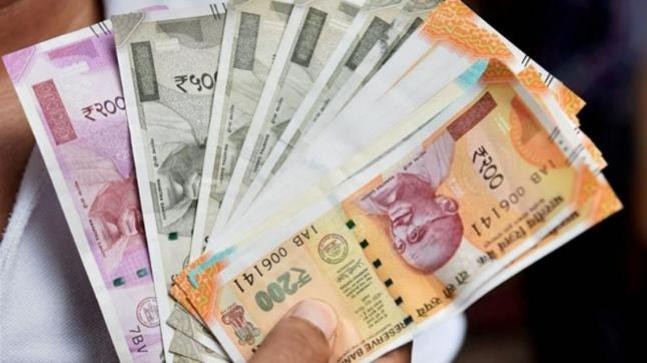 INR vs USD: Indian rupee rises 67 paise against US dollar on falling crude prices INR vs USD: Indian rupee rises 67 paise against US dollar on falling crude prices