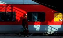 Shocking! Passengers steal lakhs of bedsheets, towels, blankets from Indian Railways