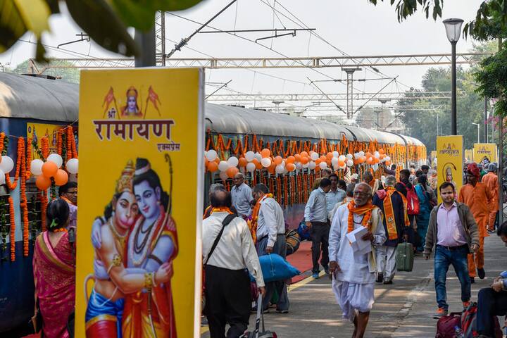 NEW DELHI: Sri Ramayana Express was flagged off y'day at Safdarjung railway station. ./ PTI IMAGE