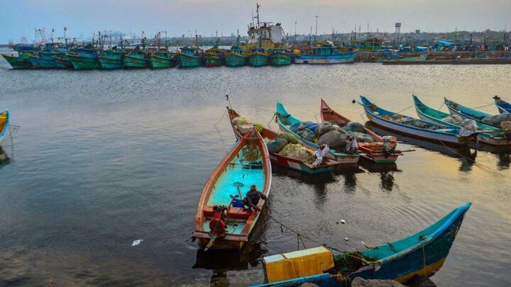 Cyclone Gaja set to cross Tamil Nadu coast near Nagapattinam  Cyclone Gaja set to cross Tamil Nadu coast near Nagapattinam