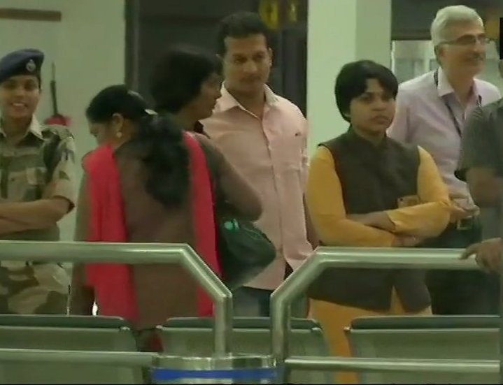 Activist Trupti Desai reaches Kerala, unable to exit airport as protesters swell Sabarimala row: Police have asked me to return to Pune, says Trupti Desai at Kochi airport