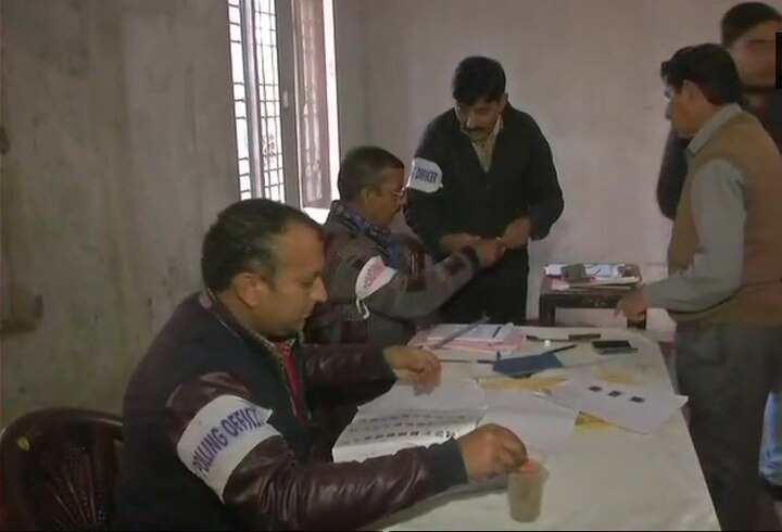 2nd phase of J&K Panchayat polls begin 2nd phase of J&K Panchayat polls begin