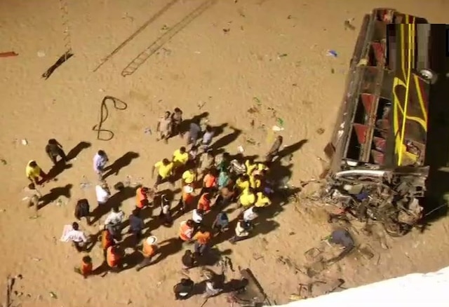 Odisha: 12 killed, 49 injured after bus falls off Mahanadi bridge in Cuttack Odisha: Bus with 30 people on board falls off Mahanadi bridge in Cuttack