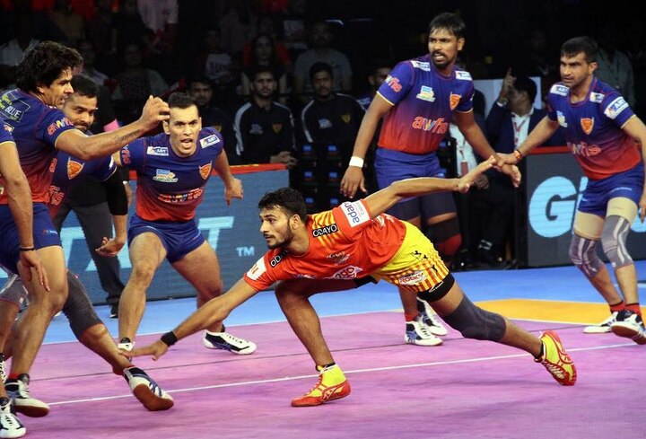 Pro Kabaddi League: Dabang Delhi edge out Gujarat Fortunegiants Pro Kabaddi League: Dabang Delhi edge out Gujarat Fortunegiants