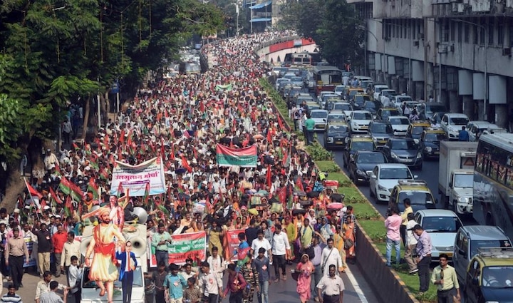 Mumbai: Farmers march to Azad Maidan for land rights, drought relief Mumbai: Thousands of farmers march to Azad Maidan for land rights, drought relief