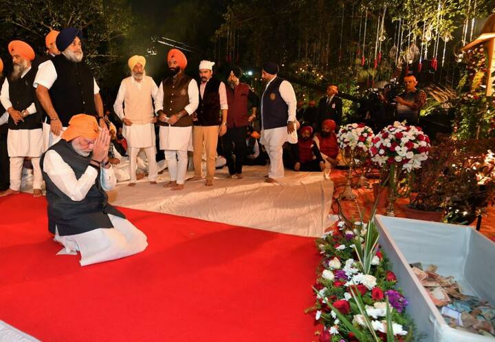 Earlier today, he wrote “The thoughts and ideals of Shri Guru Nanak Dev Ji inspire people all over the world. The Cabinet took crucial decisions towards celebrating his 550th Jayanti in a grand manner.”/ @narendramodi 