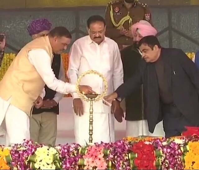 BIG day for Indo-Pak relations; VP Naidu lays foundation stone for Kartarpur corridor in Gurdaspur BIG day for Indo-Pak relations; VP Naidu to lay foundation stone for Kartarpur corridor in Gurdaspur today
