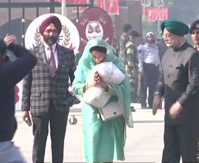 Kartarpur corridor: Harsimrat Kaur Badal, Hardeep Puri head to Pakistan Kartarpur corridor: Harsimrat Kaur Badal, Hardeep Puri head to Pakistan