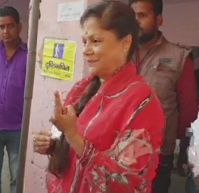 Madhya Pradesh Minister Yashodhara Raje Scindia casts her vote at a polling station in Shivpuri. She is up against Congress' Siddharth Lada. / ANI image