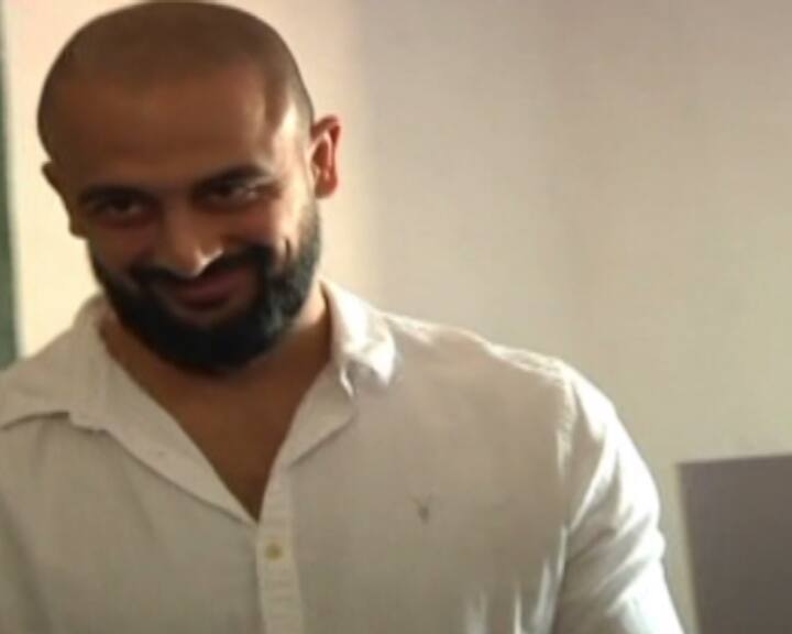 Bollywood actor Arunoday Singh cast his vote for Assembly polls in MP. He is grandson of Arjun Singh, former Chief Minister of the state/ ABP News image