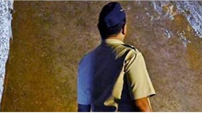 Mumbai: Sub-inspector abducted for objecting to offensive remarks at wife Mumbai: Sub-inspector abducted, assaulted for objecting to offensive remarks at wife