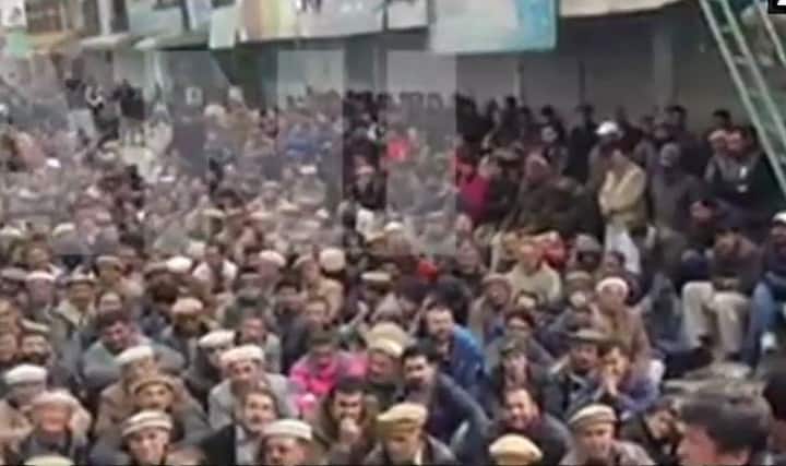 While expressing anger at the plunder of their land and resources, people demanded an absolute freedom from the clutches of Pakistan. / ABP News