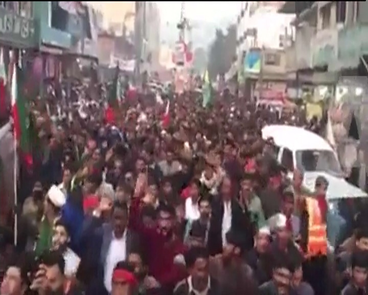 Pakistan Occupied Gilgit Baltistan witnesses public outrage against unprecedented inflation and unemployment Pakistan के कब्जे वाले गिलगित-बाल्टिस्तान में प्रदर्शन, महंगाई और बेरोजगारी के खिलाफ सड़कों पर उतरे लोग