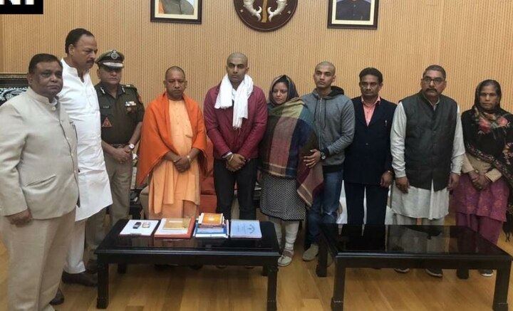 Bulandshahr Violence: UP CM Yogi Adityanath meets with martyred Subodh Kumar Singh's family Bulandshahr Violence: After 72 hours, UP CM Yogi meets slain cop Subodh Kumar Singh's family; assures justice