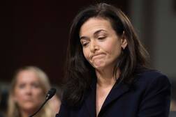 Facebook board defends company COO Sheryl Sandberg; Here is why!