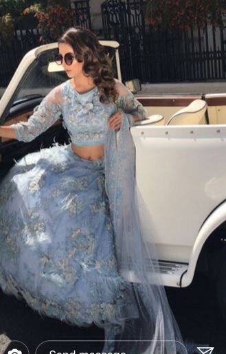 This has to be Hina's most glamorous photoshoot. (Image Courtesy – Instagram)