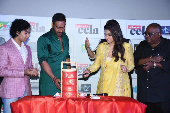 Here are the pictures in which Kajol is cuttinng her birthday cake and her expressions are too cute. (Photo: Photo: Manav Manglani)