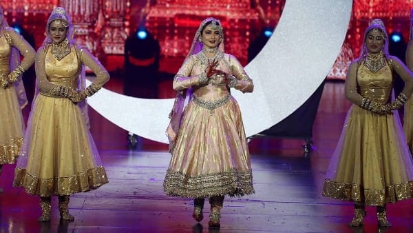 IIFA 2018 proved to be a star-studded affair with performances from celebs like Varun Dhawan, Arjun Kapoor, Ranbir Kapoor and Shraddha Kapoor. However, it was the performance of veteran actress Rekha, which stole the limelight from others. The awards show with all its glamour and glitz has secured the tenth spot in week 31.