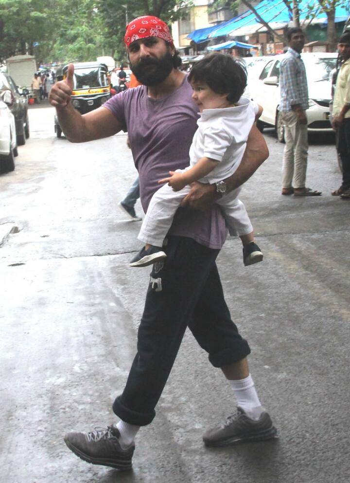 Whereas, Saif was in casual t-shirt & joggers along with a bandana and was flaunting his beard. (Photo: Manav Manglani)