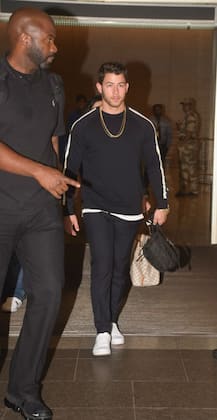 IN PICS: Priyanka Chopra welcomes Nick Jonas and his parents in Mumbai; Lovebirds ready for their ENGAGEMENT BASH!