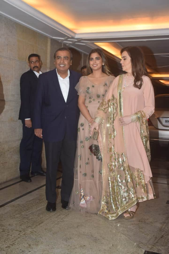 The Ambanis made for a picture-perfect family as they happily posed for the shutterbugs. (Picture credit- Manav Manglani)