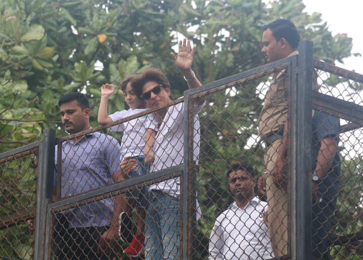 SRK was accompanied by his 5-year-old son Abram Khan. Check out the pictures here... (Photo: Manav Manglani)