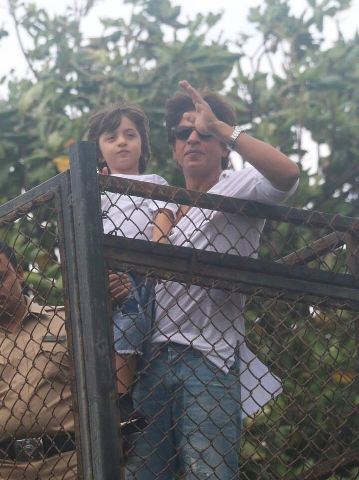 The father-son duo was seen twinning in white as they get snapped outside 'Mannat'. (Photo: Manav Manglani)