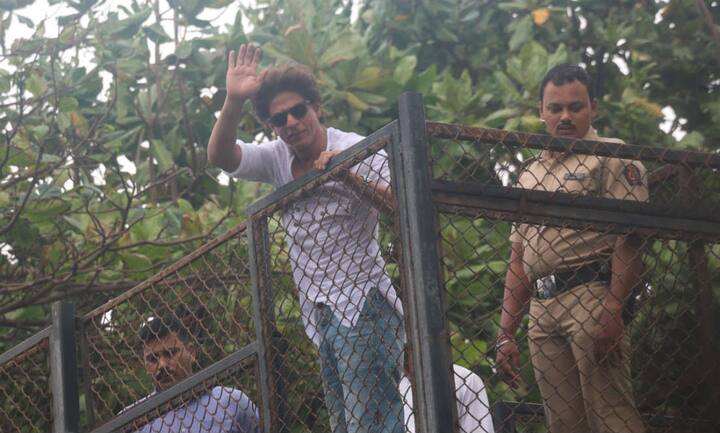 On the professional front, SRK will next be seen as a dwarf in Aanand L Rai's 'Zero'. (Photo: Manav Manglani)