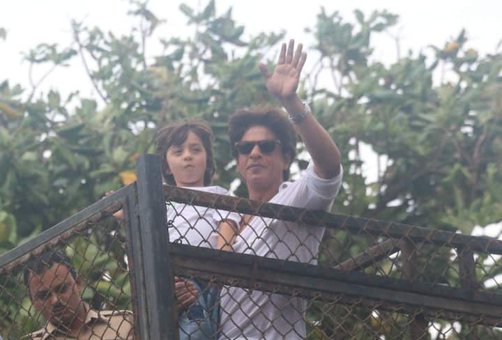 SRK will be seen sharing screen space with his 'Jab Tak Hai Jaan' leading ladies Katrina Kaif & Anushka Sharma in 'Zero'. The film is set to hit screens on 21st December. (Photo: Manav Manglani)
