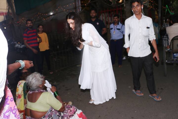 Sara Ali Khan greeting the poor after making donations outside Shree Muktshwar temple in Juhu, Mumbai