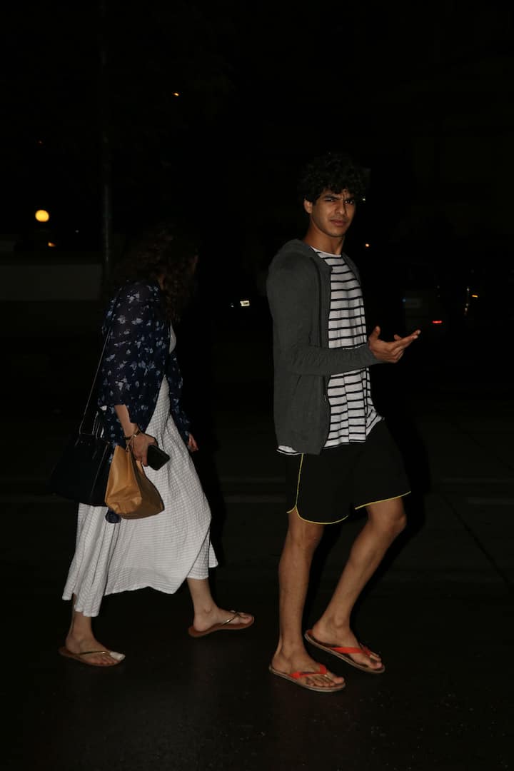 The 'Dhadak' actor didn't look happy with paparazzi following him and his expressions says it all! 