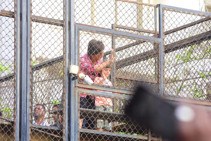 And then it was time for the Khan family to greet fans gathered outside Mannat.
