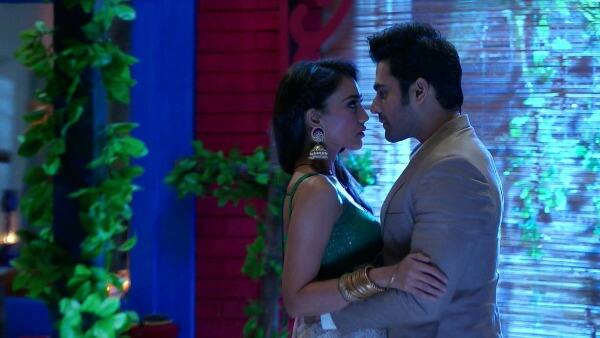 None of the reality shows or daily soaps have been able to dethrone Naagin 3 from the numero uno spot. The supernatural saga has managed to keep the viewers hooked on to their television sets with its drama packed episodes. The entry of Shaan (Prince Narula) has created more problems for Bela (Surbhi Jyoti) and Vish (Anita Hassanandani).