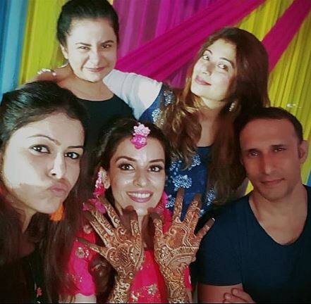 After which a fun-filled mehendi ceremony took place in which Ekta looked beautiful in a pink & grey outfit. Here are some pictures from the mehendi ceremony. (Photo: Instagram)