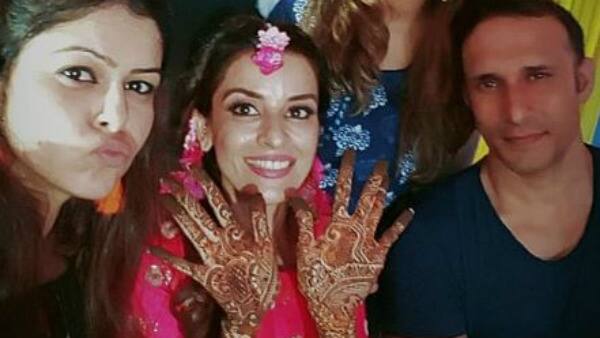 Ekta Kaul & Sumeet Vyas' pre-wedding rituals begin, here are pics from mehendi ceremony! Ekta Kaul & Sumeet Vyas' pre-wedding rituals begin, here are pics from mehendi ceremony!