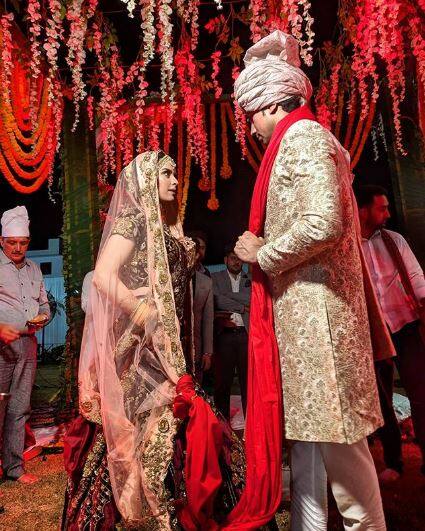 Both, bride & groom, looked royal in their traditional wedding attires. (Photo: Instagram)
